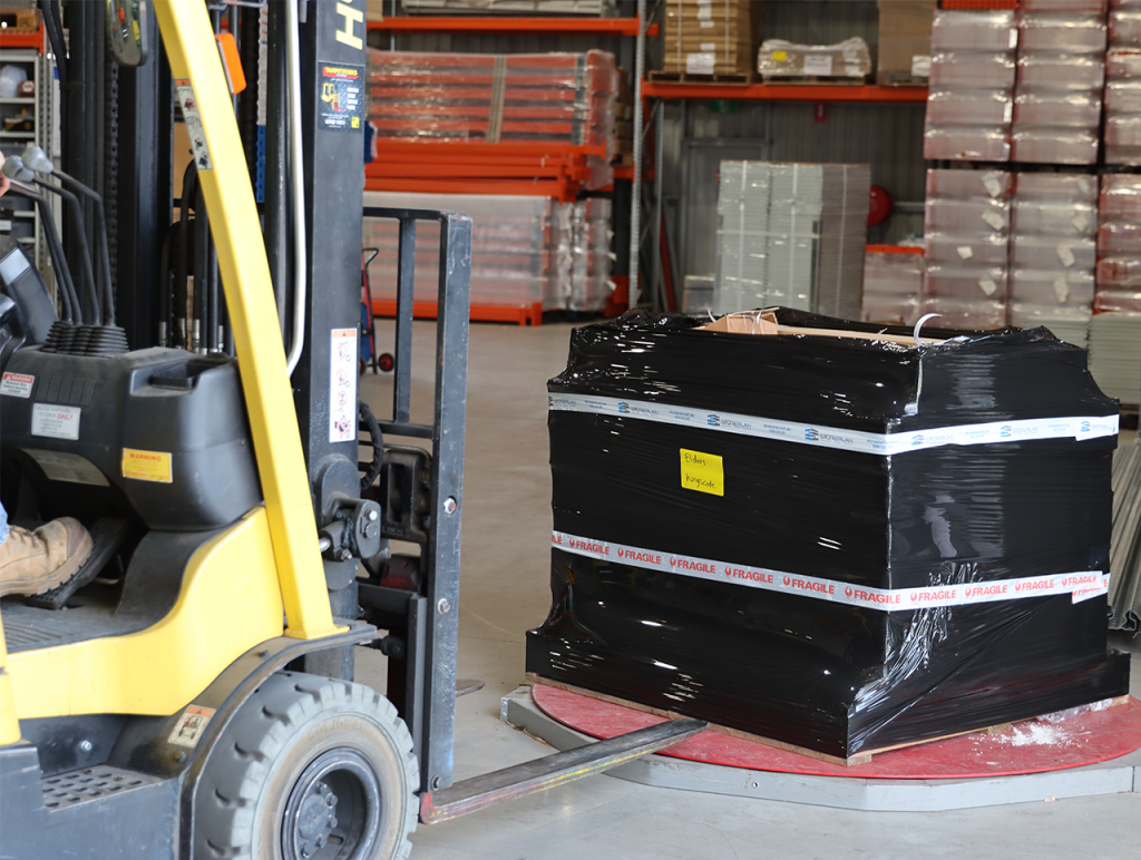 Wrapping Pallets with machine wrapper