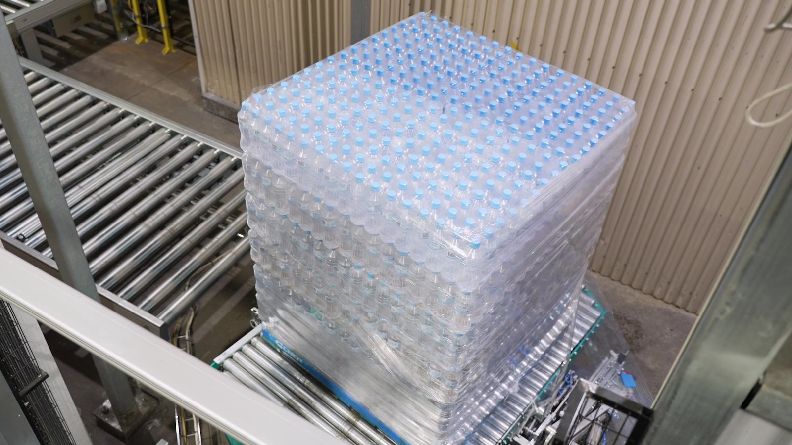 Pallet of bottles on wrapping machine with ecowrap